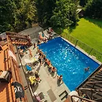 Jedrol - Jacuzzi & Basen Couette-café 3*