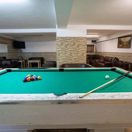 Jedrol - Jacuzzi & Basen Bed & Breakfast 3*