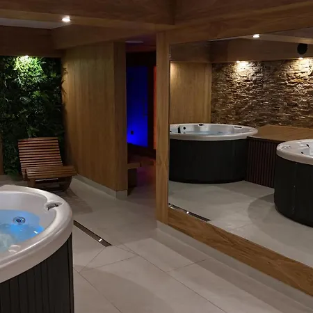 Bed & Breakfast Jedrol - Jacuzzi & Basen 3*